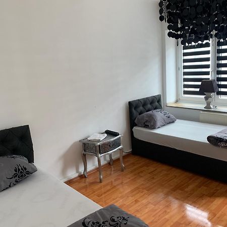 Unterkunft Ferienwohnung Mara Oberhausen Оберхаузен Екстериор снимка